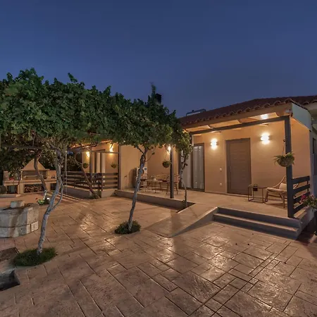 Vanesa Retreat, 3br With Lush Outdoor Oasis By Mana Gers Romírion