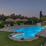 Vanesa Retreat, 3br With Lush Outdoor Oasis By Mana Gers Villa *