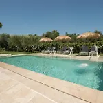 Vanesa Retreat, 3br With Lush Outdoor Oasis By Mana Gers Romírion
