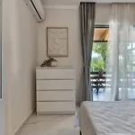 Vanesa Retreat, 3br With Lush Outdoor Oasis By Mana Gers * Romírion