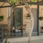 Vanesa Retreat, 3br With Lush Outdoor Oasis By Mana Gers * Romírion