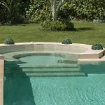 Vanesa Retreat, 3br With Lush Outdoor Oasis By Mana Gers Villa Romírion