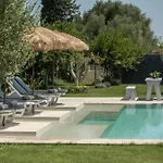 Vanesa Retreat, 3br With Lush Outdoor Oasis By Mana Gers Villa