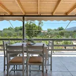 Vanesa Retreat, 3br With Lush Outdoor Oasis By Mana Gers Villa Romírion