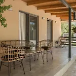 Vanesa Retreat, 3br With Lush Outdoor Oasis By Mana Gers Villa