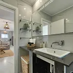 Vanesa Retreat, 3br With Lush Outdoor Oasis By Mana Gers Romírion