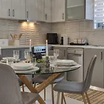 Vanesa Retreat, 3br With Lush Outdoor Oasis By Mana Gers *