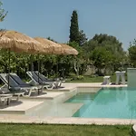 Villa Vanesa Retreat, 3br With Lush Outdoor Oasis By Mana Gers Romírion