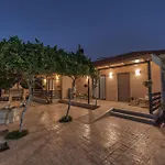 Vanesa Retreat, 3br With Lush Outdoor Oasis By Mana Gers Romírion