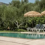 Villa Vanesa Retreat, 3br With Lush Outdoor Oasis By Mana Gers Romírion