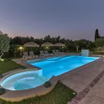Vanesa Retreat, 3br With Lush Outdoor Oasis By Mana Gers Villa *
