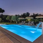 Vanesa Retreat, 3br With Lush Outdoor Oasis By Mana Gers Villa Romírion