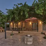 Villa Vanesa Retreat, 3br With Lush Outdoor Oasis By Mana Gers Romírion
