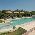 Vanesa Retreat, 3br With Lush Outdoor Oasis By Mana Gers Villa Romírion