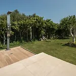 Vanesa Retreat, 3br With Lush Outdoor Oasis By Mana Gers Villa Romírion