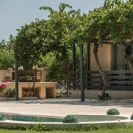 Vanesa Retreat, 3br With Lush Outdoor Oasis By Mana Gers