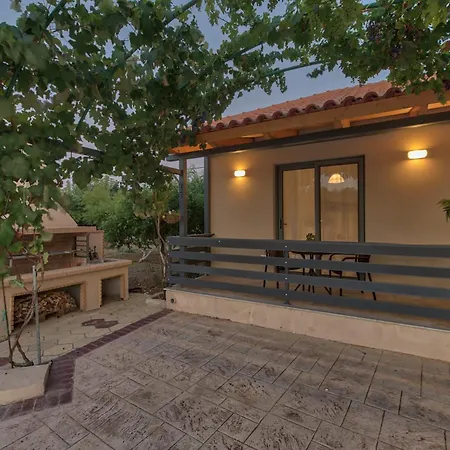 Vanesa Retreat, 3br With Lush Outdoor Oasis By Mana Gers Villa Romírion