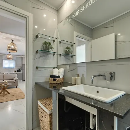 Vanesa Retreat, 3br With Lush Outdoor Oasis By Mana Gers Romírion