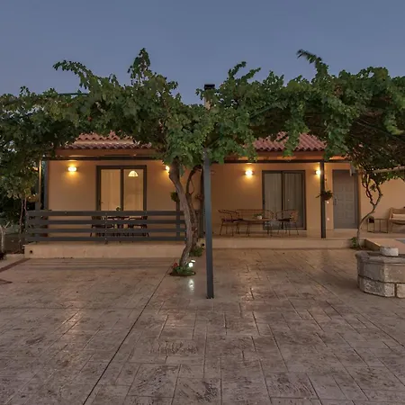 Vanesa Retreat, 3br With Lush Outdoor Oasis By Mana Gers Vila