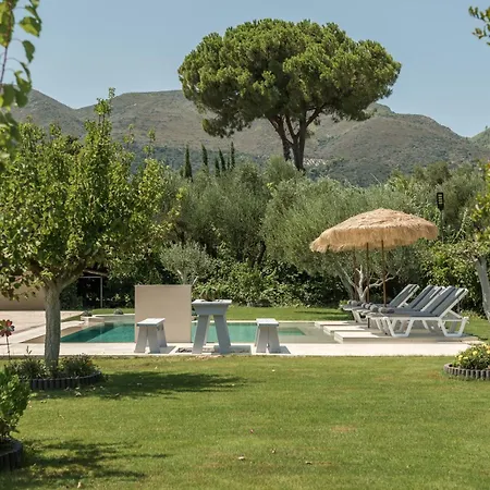 Villa Vanesa Retreat, 3br With Lush Outdoor Oasis By Mana Gers