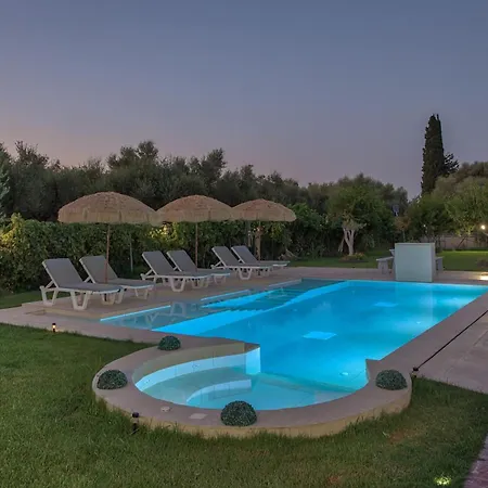 Vanesa Retreat, 3br With Lush Outdoor Oasis By Mana Gers Villa *