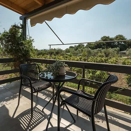 Vanesa Retreat, 3br With Lush Outdoor Oasis By Mana Gers Romírion