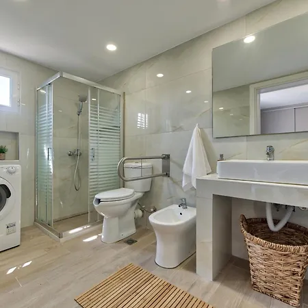Vanesa Retreat, 3br With Lush Outdoor Oasis By Mana Gers 빌라 *