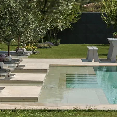 Vanesa Retreat, 3br With Lush Outdoor Oasis By Mana Gers Villa *