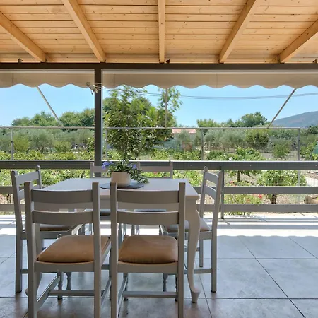 Vanesa Retreat, 3br With Lush Outdoor Oasis By Mana Gers 빌라 Romírion
