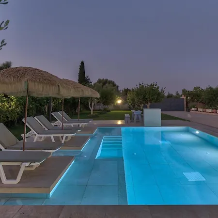 Vanesa Retreat, 3br With Lush Outdoor Oasis By Mana Gers Romírion