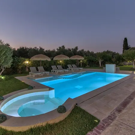 Vanesa Retreat, 3br With Lush Outdoor Oasis By Mana Gers Villa *