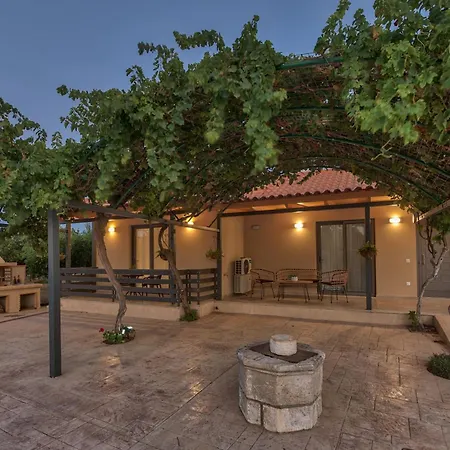 Villa Vanesa Retreat, 3br With Lush Outdoor Oasis By Mana Gers Romírion